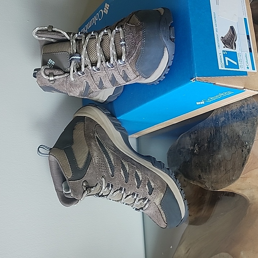 Columbia Women's Lace Up Boots - Brown and Gray